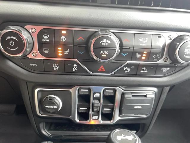 Photo of 2025 Black Clearcoat Jeep Wrangler
