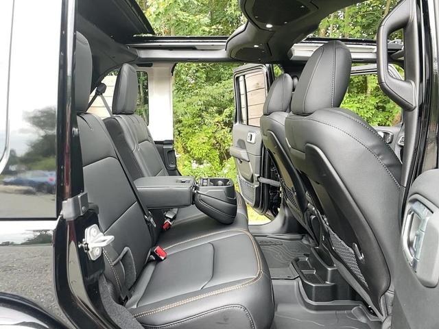 Photo of 2025 Black Clearcoat Jeep Wrangler