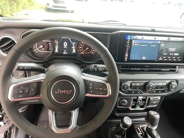 Photo of 2025 Black Clearcoat Jeep Wrangler