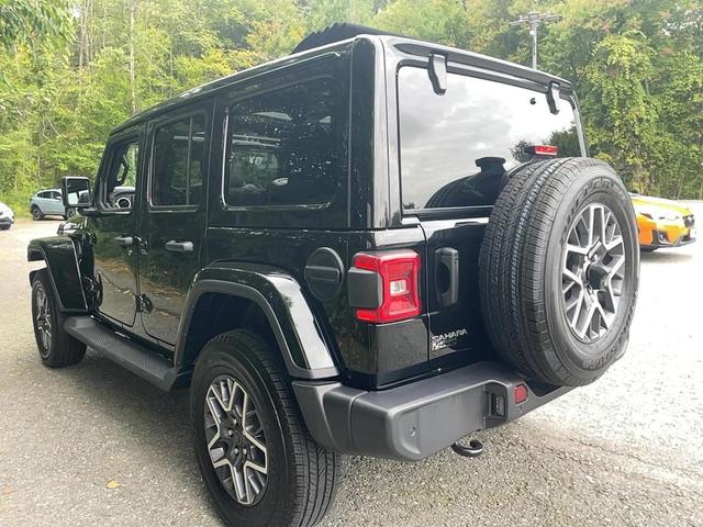 Photo of 2025 Black Clearcoat Jeep Wrangler