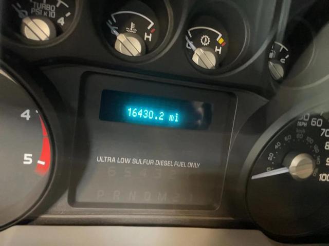 Photo of 2016 Oxford White Ford F-350