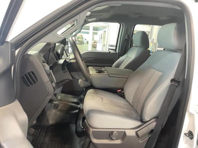 Photo of 2016 Oxford White Ford F-350