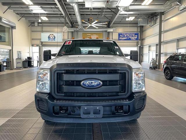 Photo of 2016 Oxford White Ford F-350