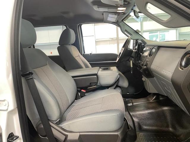 Photo of 2016 Oxford White Ford F-350