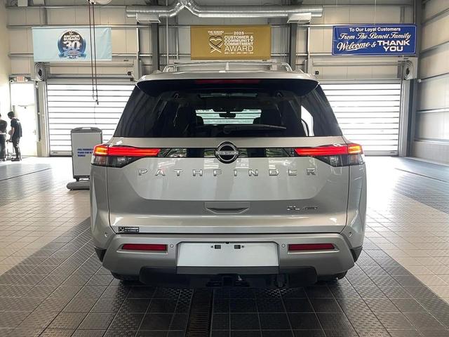 Photo of 2025 Brilliant Silver Nissan Pathfinder