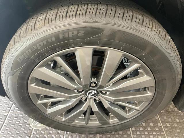 Photo of 2025 Brilliant Silver Nissan Pathfinder