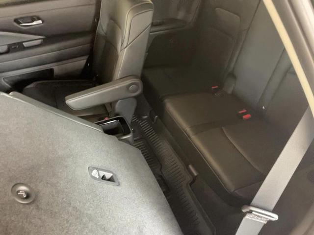 Photo of 2025 Super Black Nissan Pathfinder