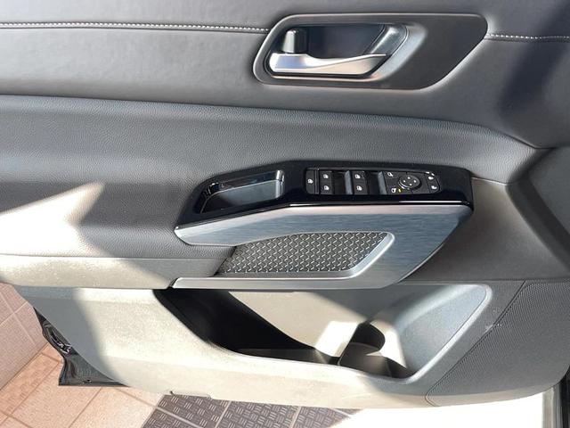 Photo of 2025 Super Black Nissan Pathfinder