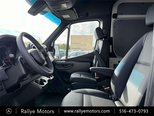 Photo of 2025 White Mercedes-Benz Sprinter 2500