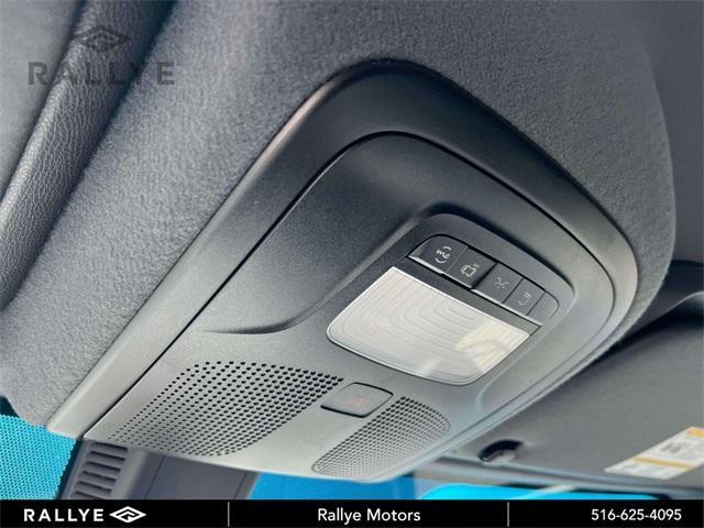 Photo of 2025 White Mercedes-Benz Sprinter 2500