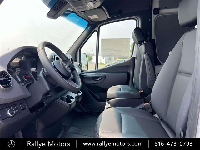 Photo of 2025 White Mercedes-Benz Sprinter 2500