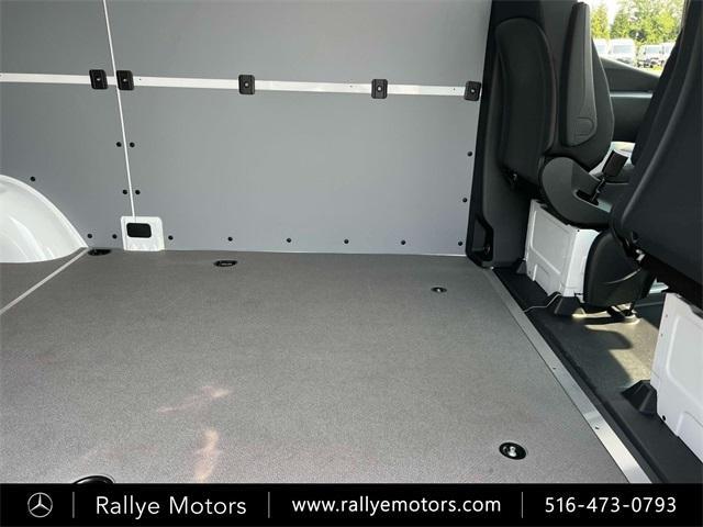 Photo of 2025 White Mercedes-Benz Sprinter 2500