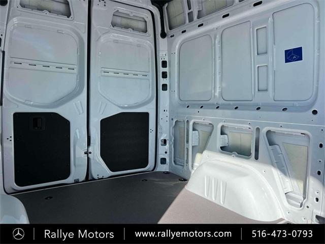 Photo of 2025 White Mercedes-Benz Sprinter 2500