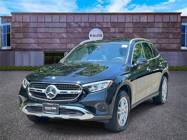 Photo of 2023 Black Mercedes-Benz GLC 300