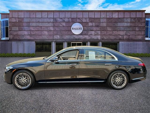 Photo of 2022 Black Mercedes-Benz S-Class