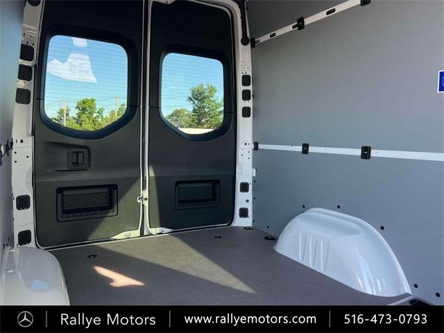 Photo of 2025 White Mercedes-Benz Sprinter 2500