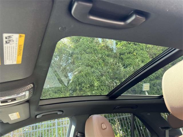 Photo of 2024 White Mercedes-Benz GLE 350