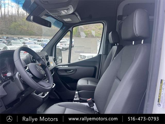 Photo of 2025 White Mercedes-Benz Sprinter 3500