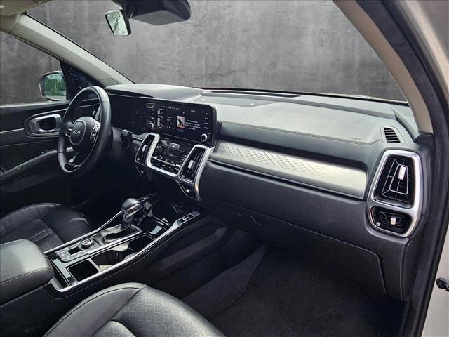 Photo of 2022 Sparkling Silver Kia Sorento