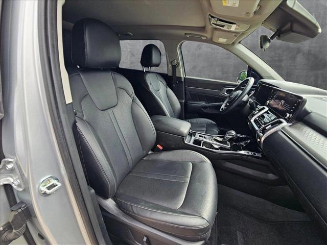 Photo of 2022 Sparkling Silver Kia Sorento