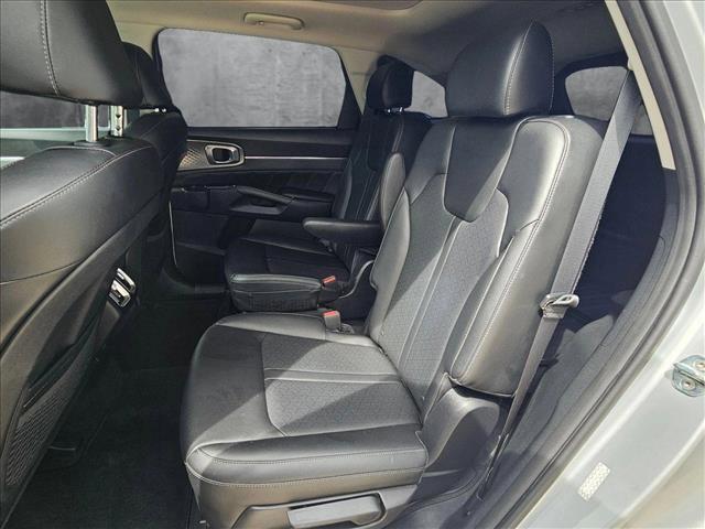 Photo of 2022 Sparkling Silver Kia Sorento