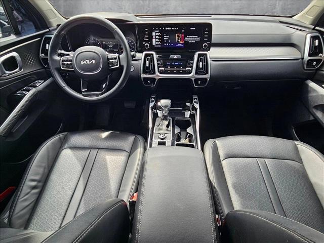 Photo of 2022 Sparkling Silver Kia Sorento