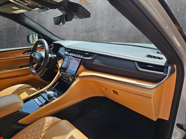 Photo of 2021 Silver Zynith Jeep Grand Cherokee L