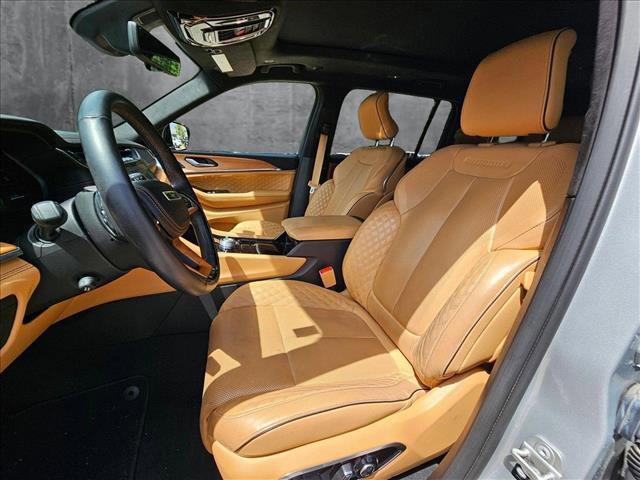 Photo of 2021 Silver Zynith Jeep Grand Cherokee L