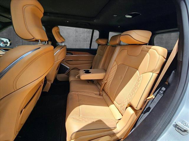 Photo of 2021 Silver Zynith Jeep Grand Cherokee L