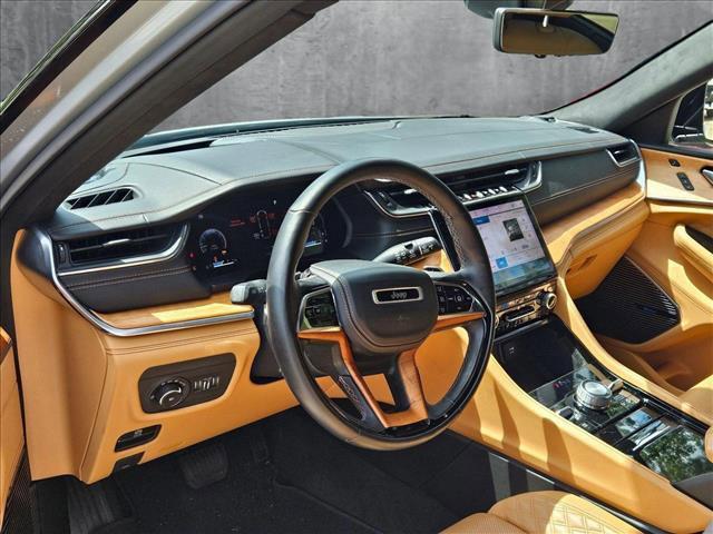Photo of 2021 Silver Zynith Jeep Grand Cherokee L