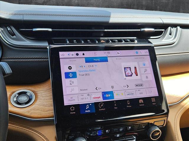 Photo of 2021 Silver Zynith Jeep Grand Cherokee L