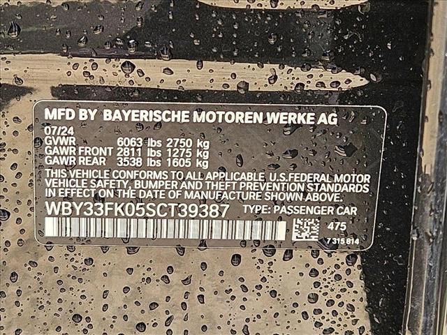 Photo of 2025 Black Sapphire Metallic BMW i5