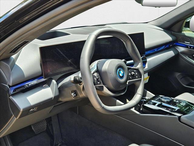 Photo of 2025 Black Sapphire Metallic BMW i5