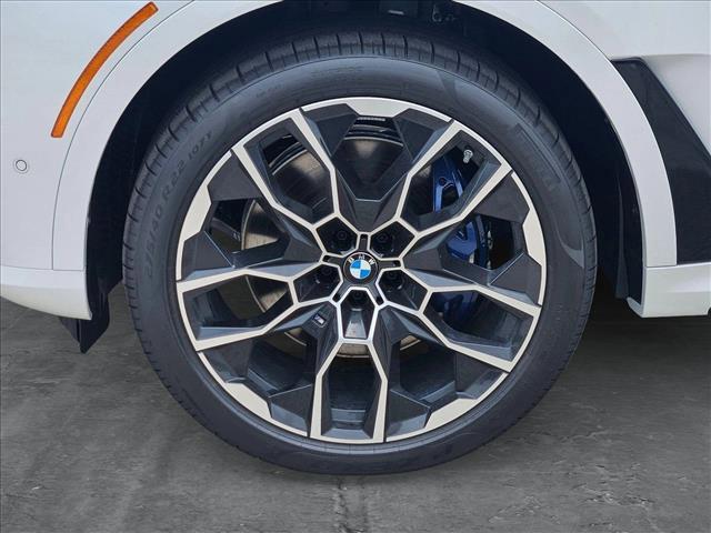 Photo of 2026 Mineral White Metallic BMW X7
