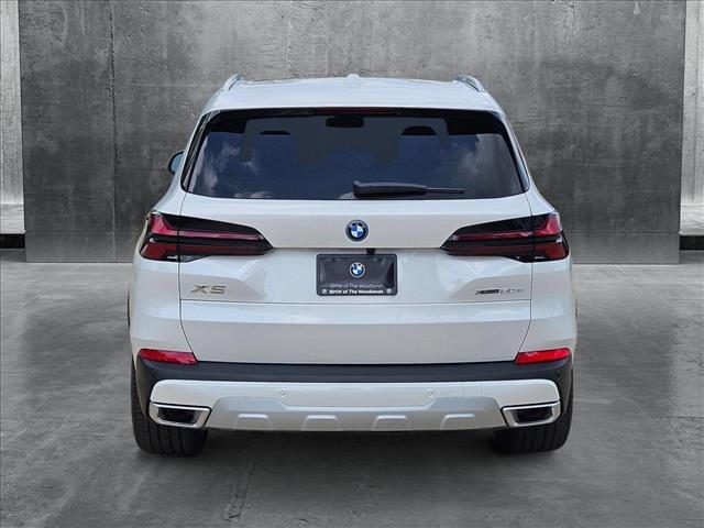 Photo of 2026 Mineral White Metallic BMW X5 PHEV