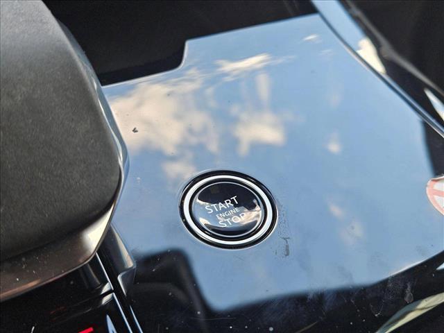 Photo of 2024 White Land Rover Range Rover Sport