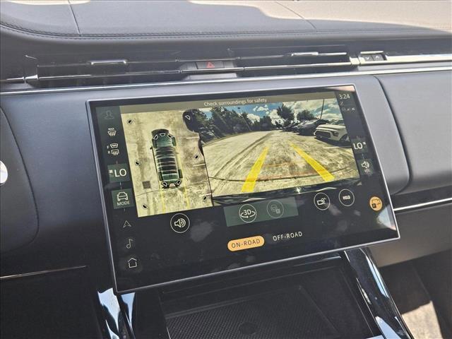 Photo of 2024 White Land Rover Range Rover Sport