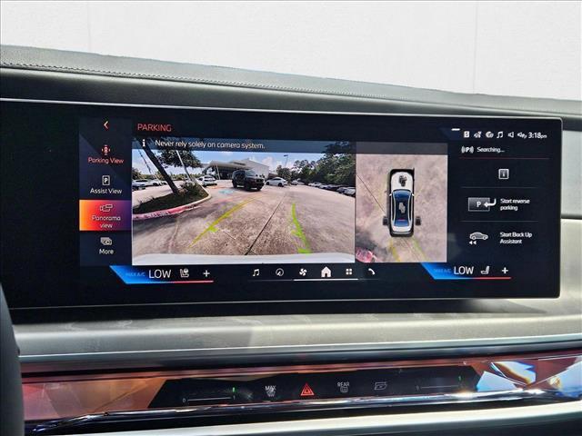 Photo of 2025 Mineral White Metallic BMW 740