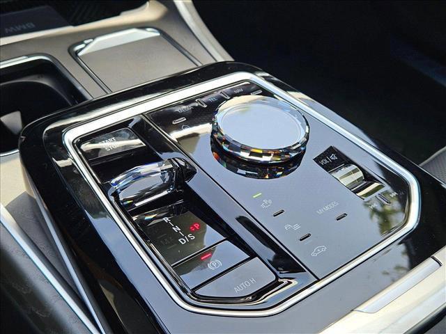 Photo of 2025 Mineral White Metallic BMW 740