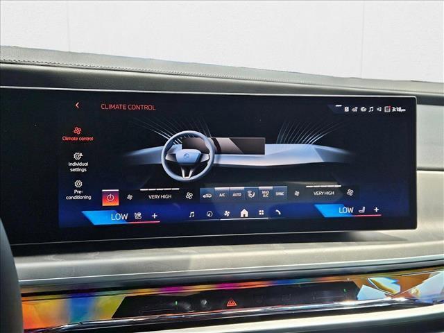 Photo of 2025 Mineral White Metallic BMW 740