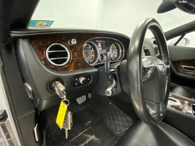 Photo of 2012 Silver Frost Metallic Bentley Continental GT