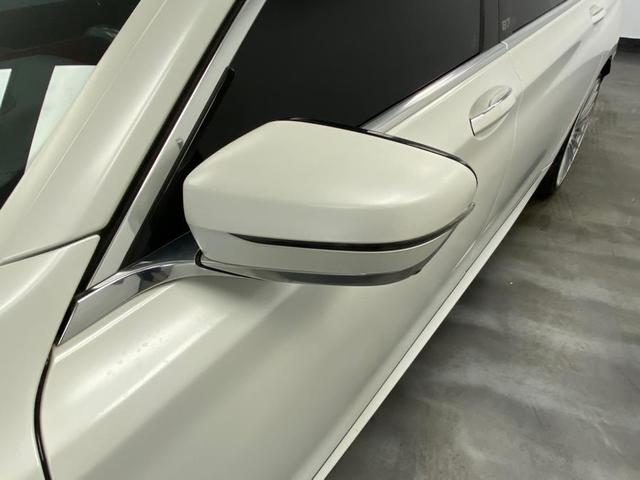Photo of 2018 Alpine White BMW 750