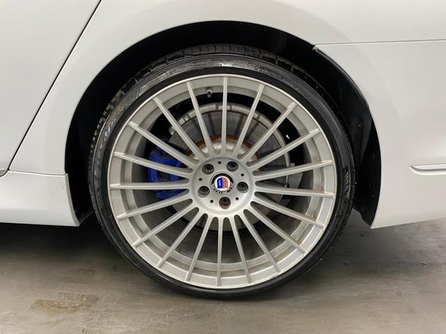 Photo of 2018 Alpine White BMW 750