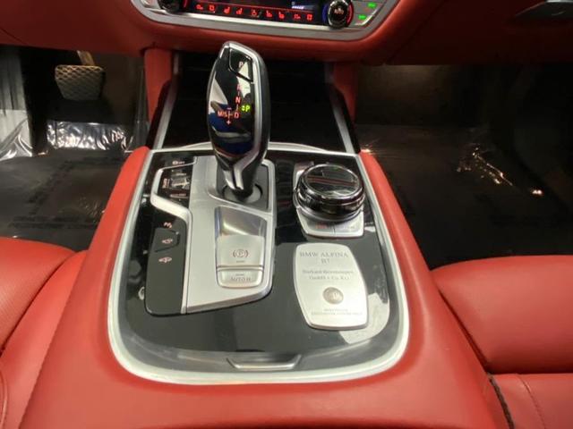 Photo of 2018 Alpine White BMW 750