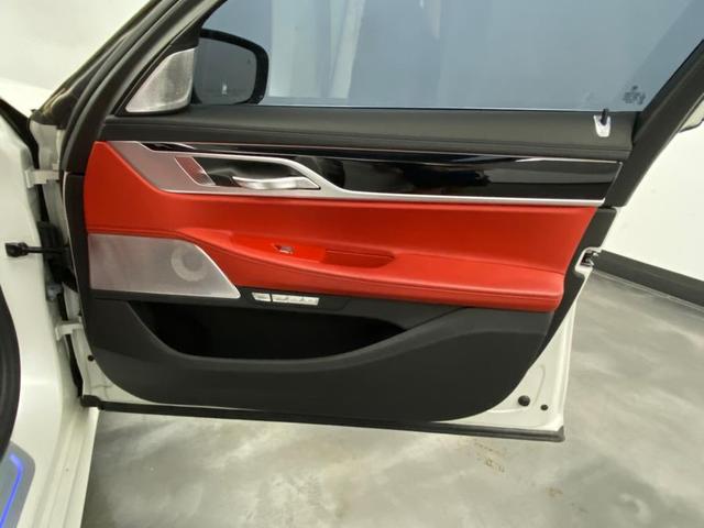 Photo of 2018 Alpine White BMW 750