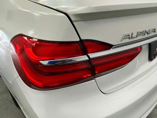 Photo of 2018 Alpine White BMW 750