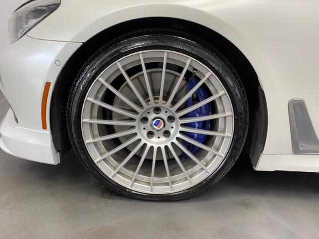 Photo of 2018 Alpine White BMW 750