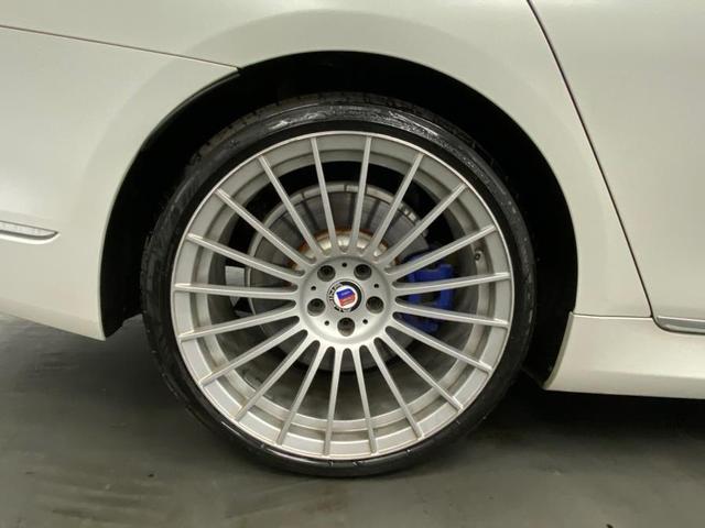 Photo of 2018 Alpine White BMW 750