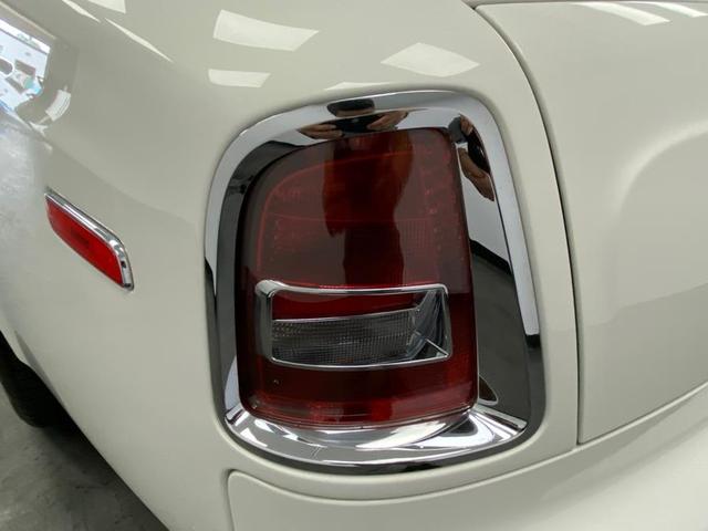 Photo of 2011 English White Rolls-Royce Phantom Drophead Coupe
