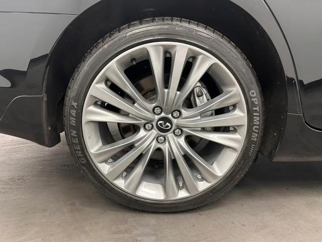 Photo of 2017 Black Obsidian INFINITI Q70L